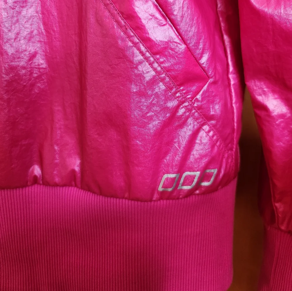 Lorna Jane.Luminosity Raspberry Pearlescent Hooded Jacket Lightweight